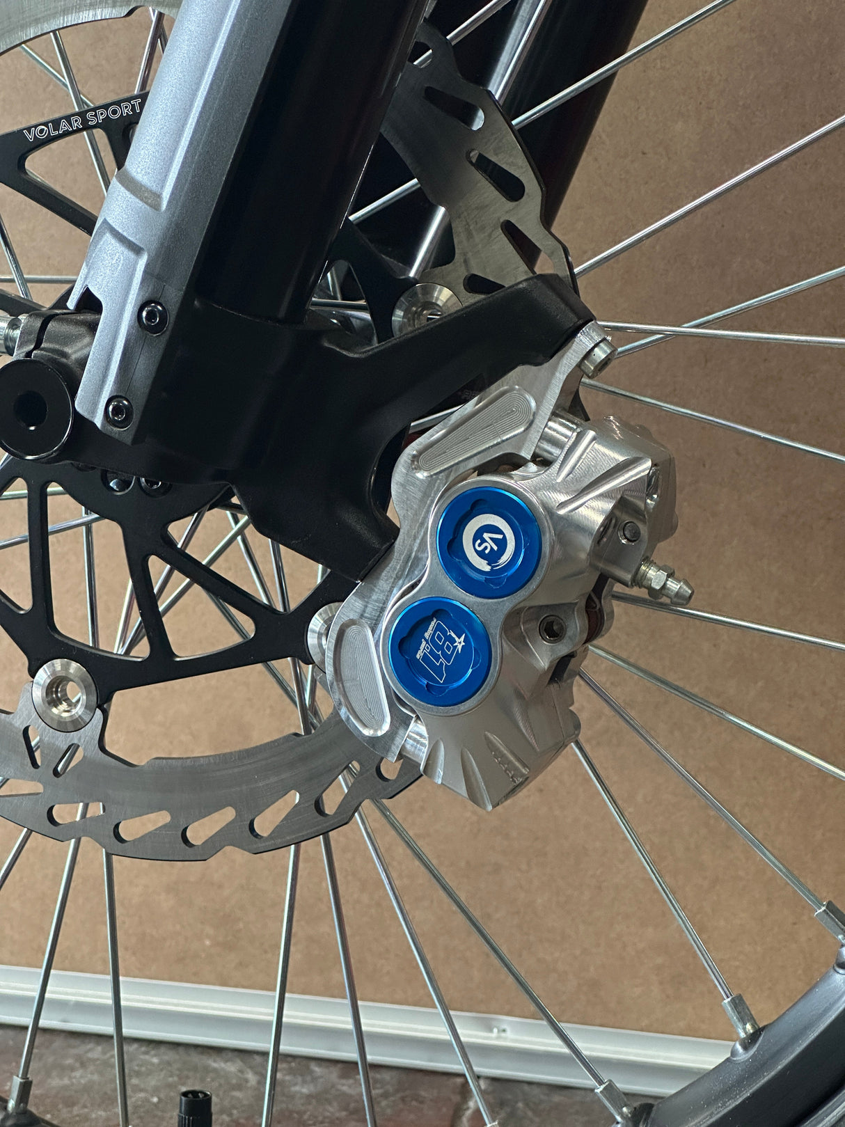 Volar Sport | Front Caliper adapter for Eride or Surron / talaria