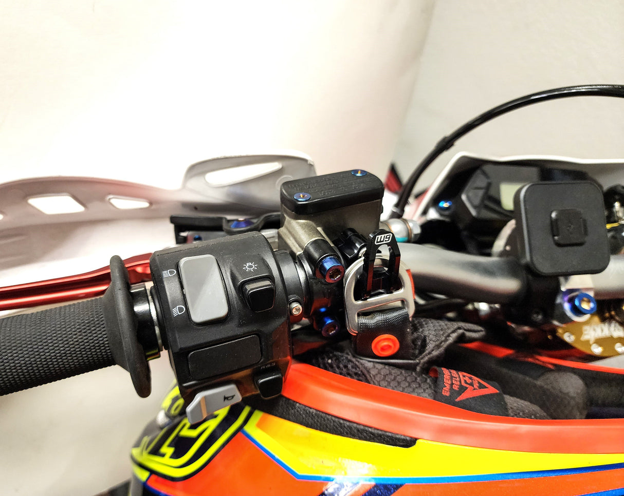 HELMET HOOK (Collective)