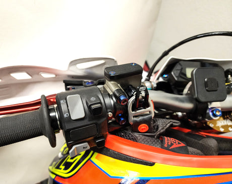 HELMET HOOK (Collective)