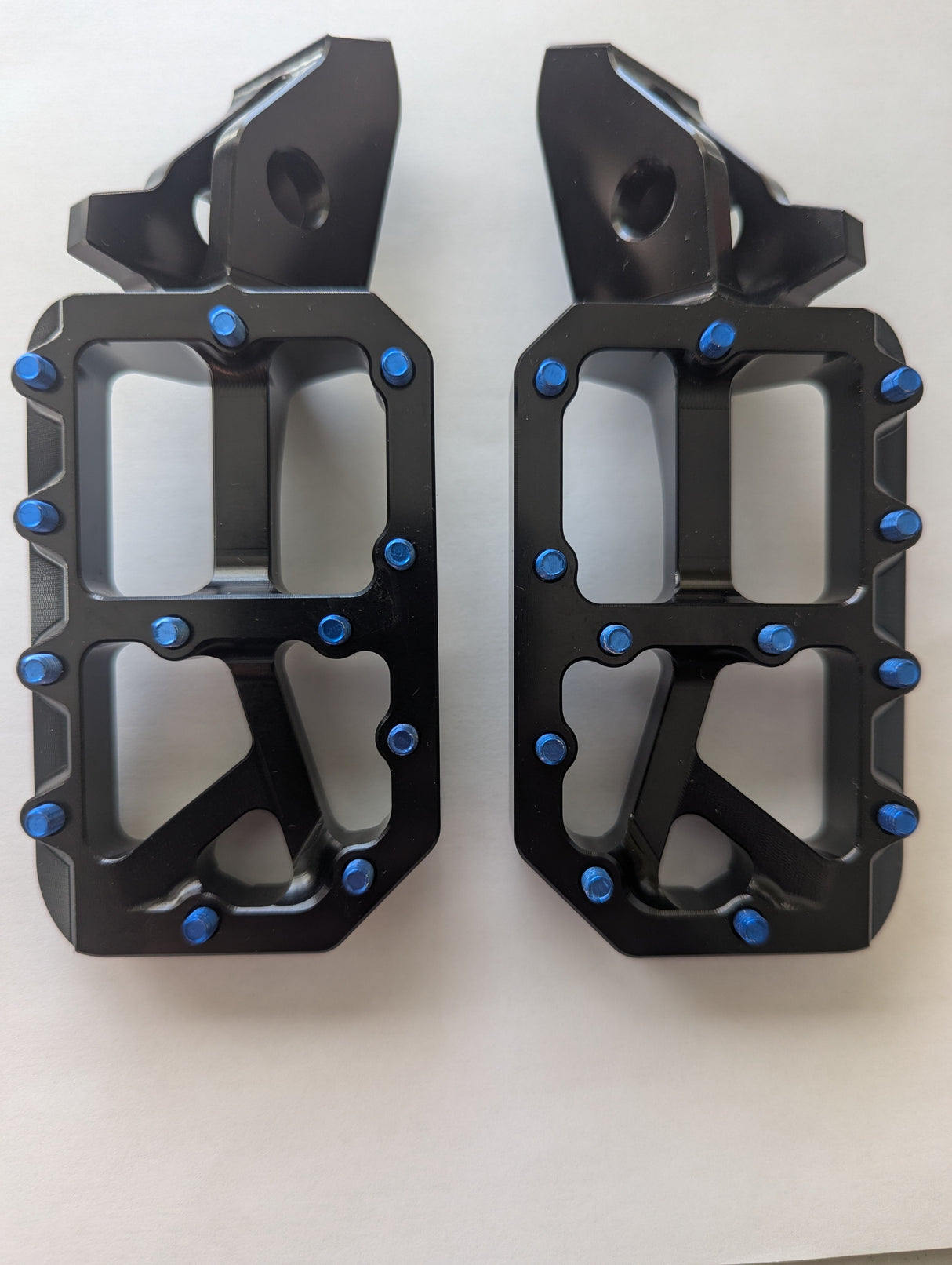Ultra Bee Upgraded Pegs (Blue)